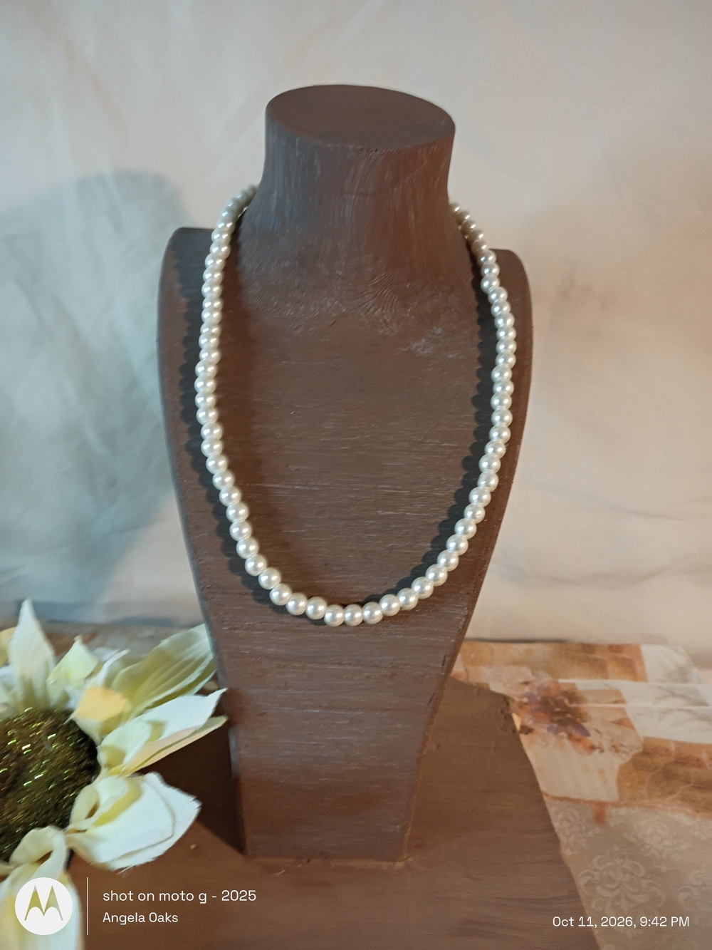 Lustrous Cream Pearl Strand Necklace